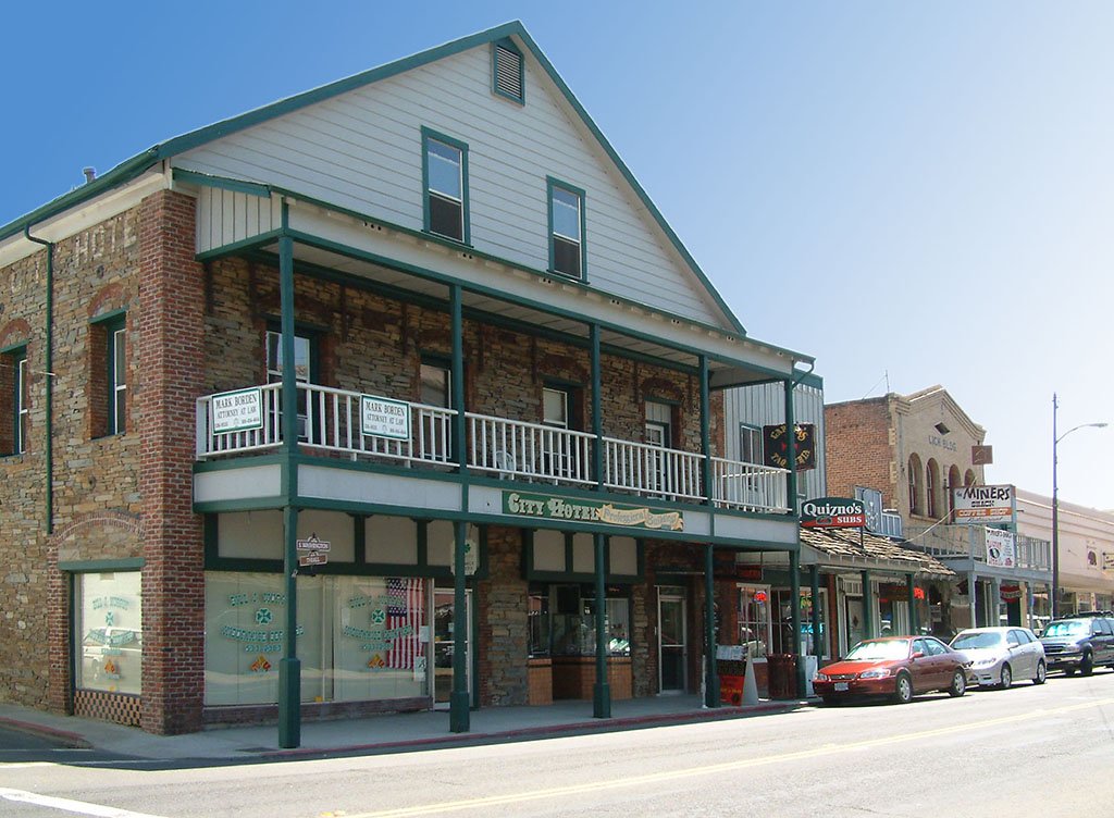 A brick Gold Rush-era building with a wooden balcony in downtown Sonora